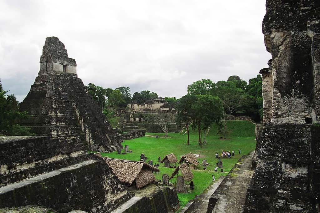 Tikal_temple_jaguar.